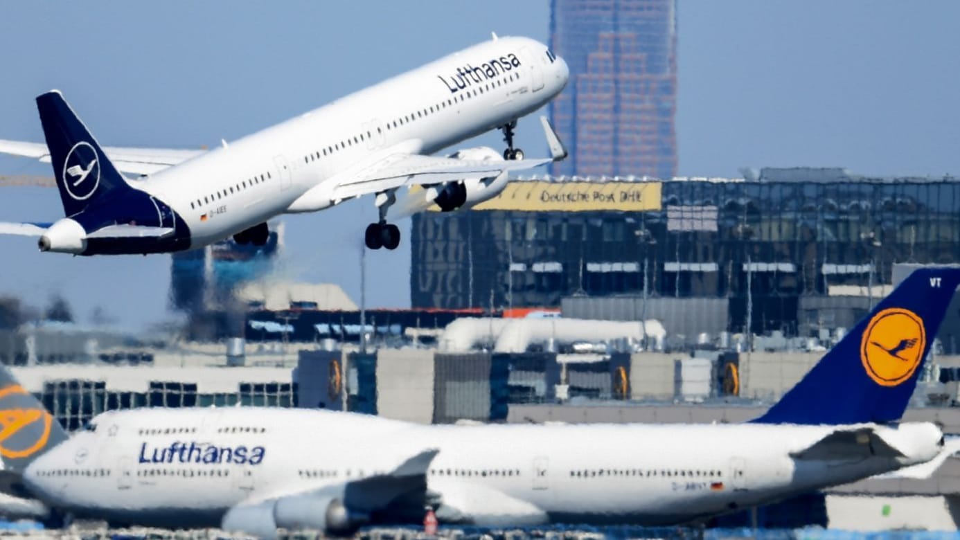 Lufthansa-Flieger in Frankfurt (Archivbild): Die Airline hatte sich bei den Passagieren entschuldigt.