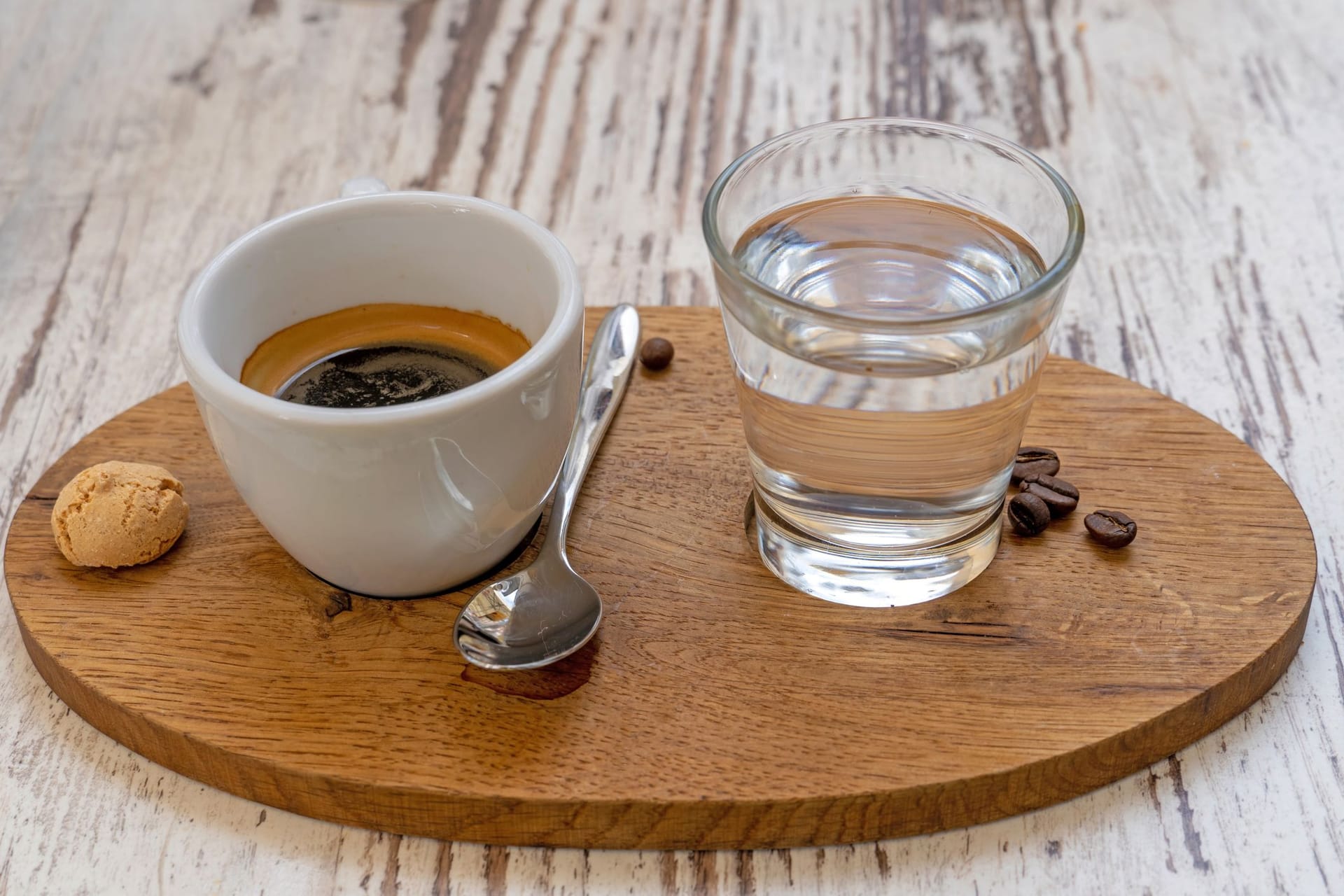 Tradition: Das Glas Wasser soll ursprünglich nicht Ihrer Gesundheit zugutekommen.