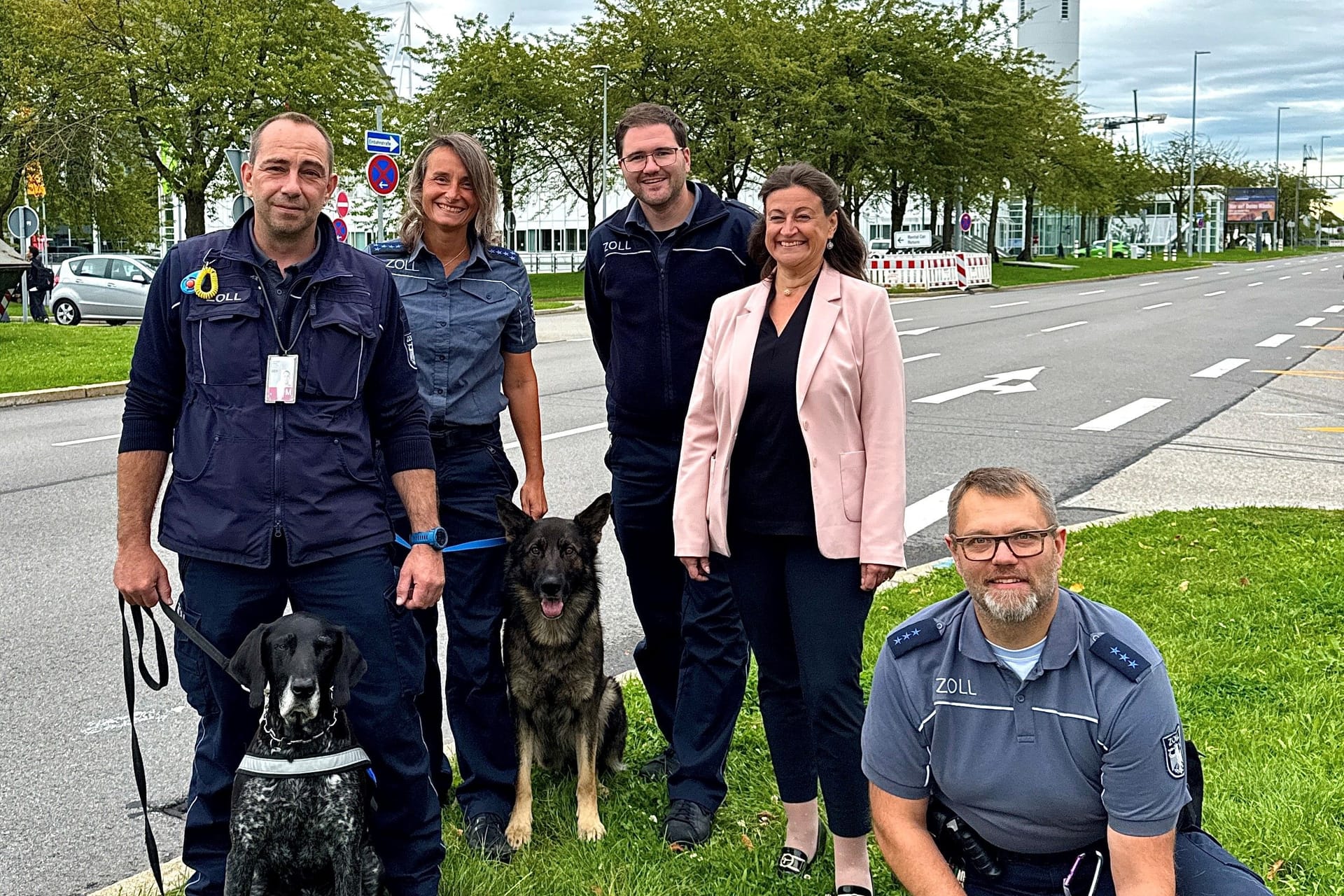 Hat tierischen Zuwachs bekommen: das Zoll-Team am Flughafen.