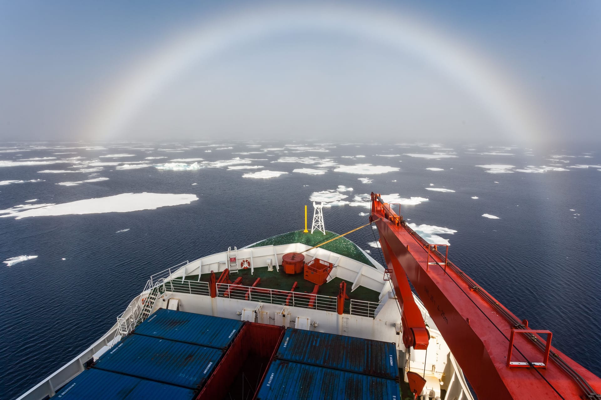 Das Forschungsschiff Polarstern in der zentralen Arktis (Archivbild): Die Forscher haben überraschende Erkenntnisse gewonnen.