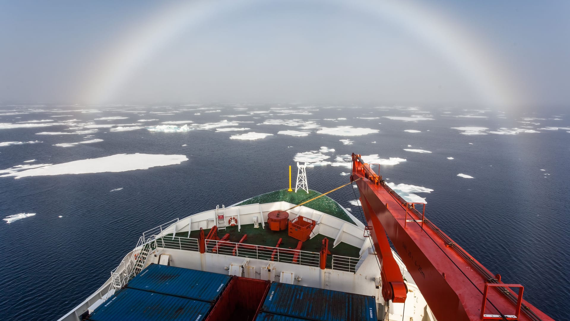 Das Forschungsschiff Polarstern in der zentralen Arktis (Archivbild): Die Forscher haben überraschende Erkenntnisse gewonnen.