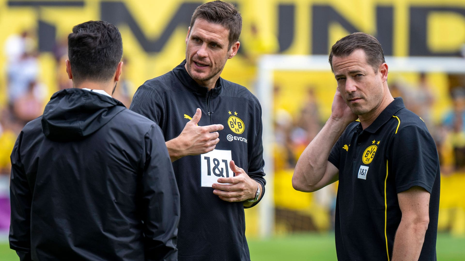 Sebastian Kehl (m.) mit Nuri Şahin (l.) und Lars Ricken: Der BVB muss dringend die Wende schaffen.