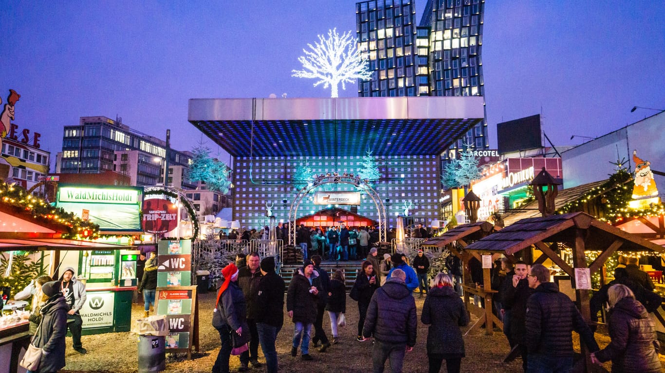 Das Winterdeck und der Weihnachtsmarkt "Santa Pauli": Bis zum Start des "geilsten Weihnachtsmarkts Hamburgs" dauert es noch ein bisschen.