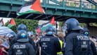 Pro-Palästina-Demonstration in Berlin (Archivbild): Eine Aktivistin muss nun in Untersuchungshaft.