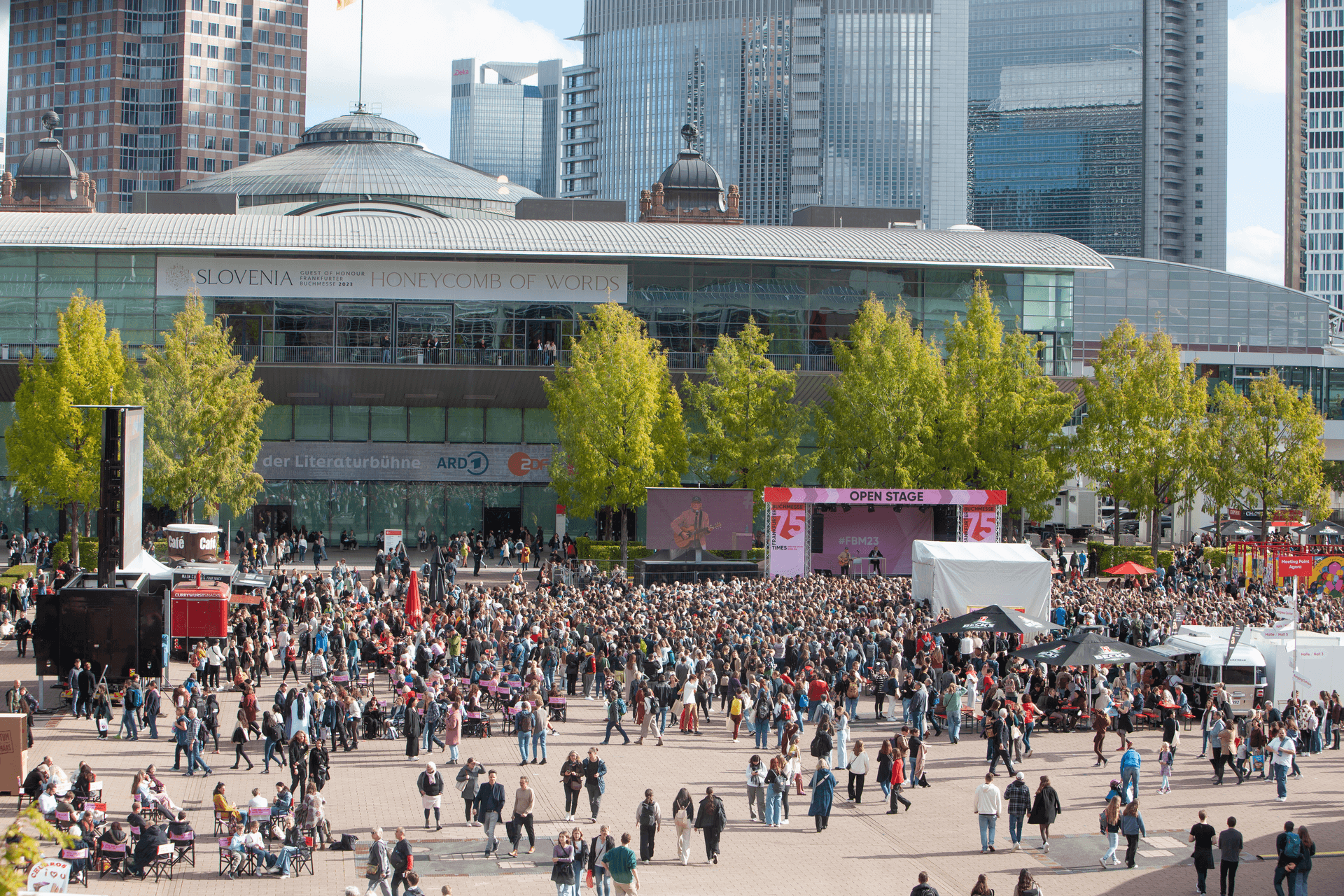 Die Frankfurter Buchmesse 2024 ist gut besucht, Ehrengast in diesem Jahr ist Italien.