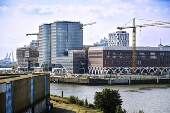 Das im Bau befindliche Westfield Hamburg-Überseequartier in der Hafencity von Hamburg. (Archivfoto)