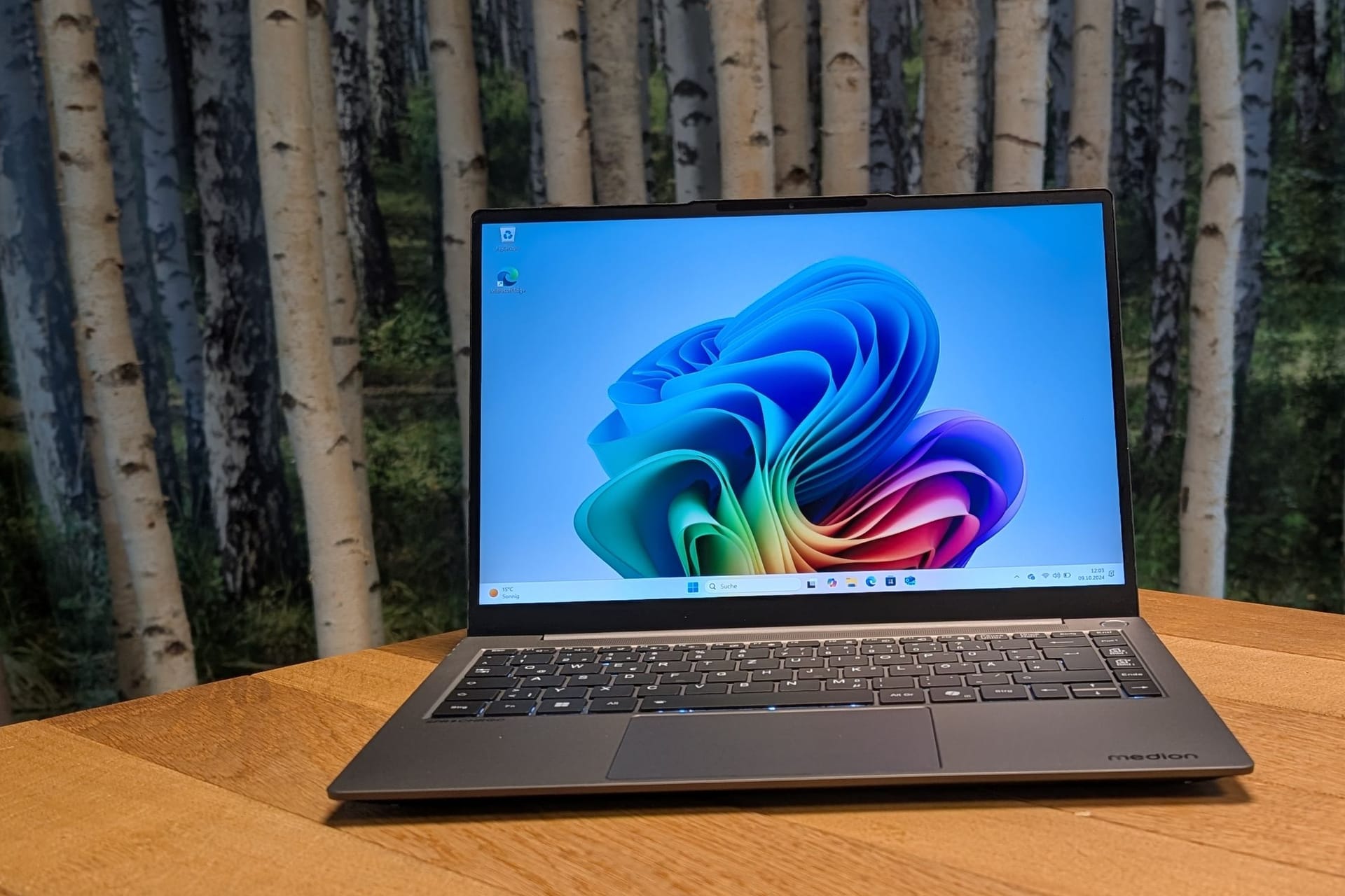 "Sprchrgd S1 Elite": Medions KI-Laptop zeigt im Test viele Stärken – aber auch einige Schwächen.