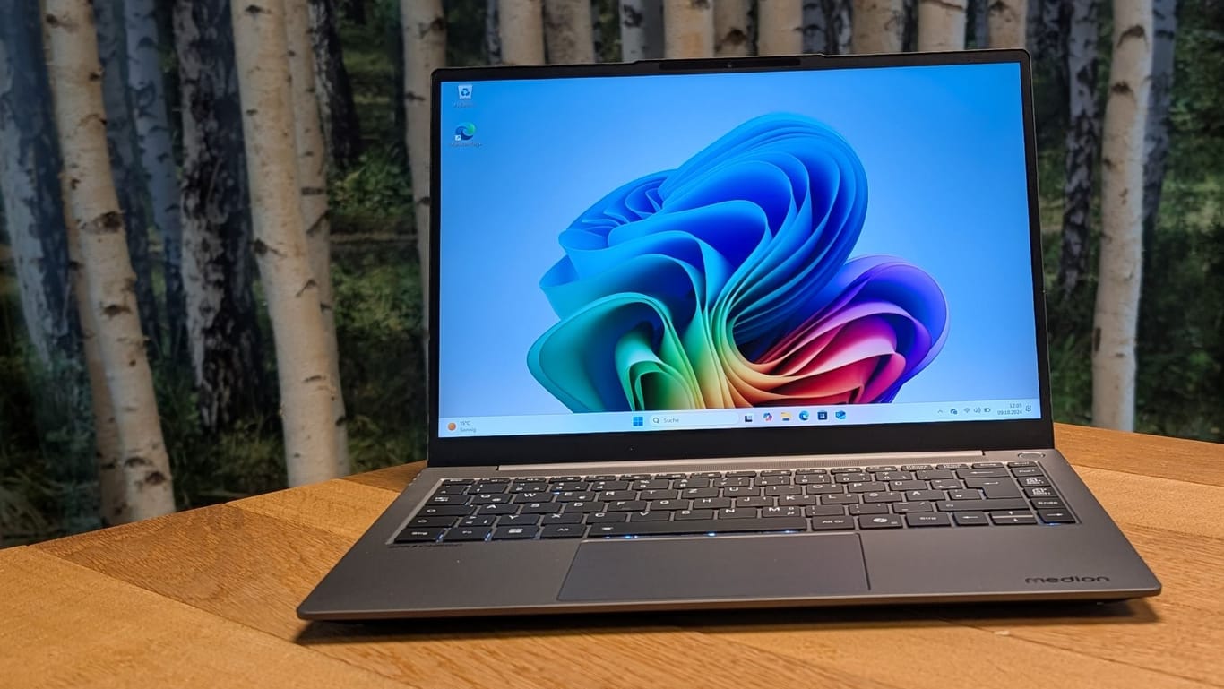 "Sprchrgd S1 Elite": Medions KI-Laptop zeigt im Test viele Stärken – aber auch einige Schwächen.