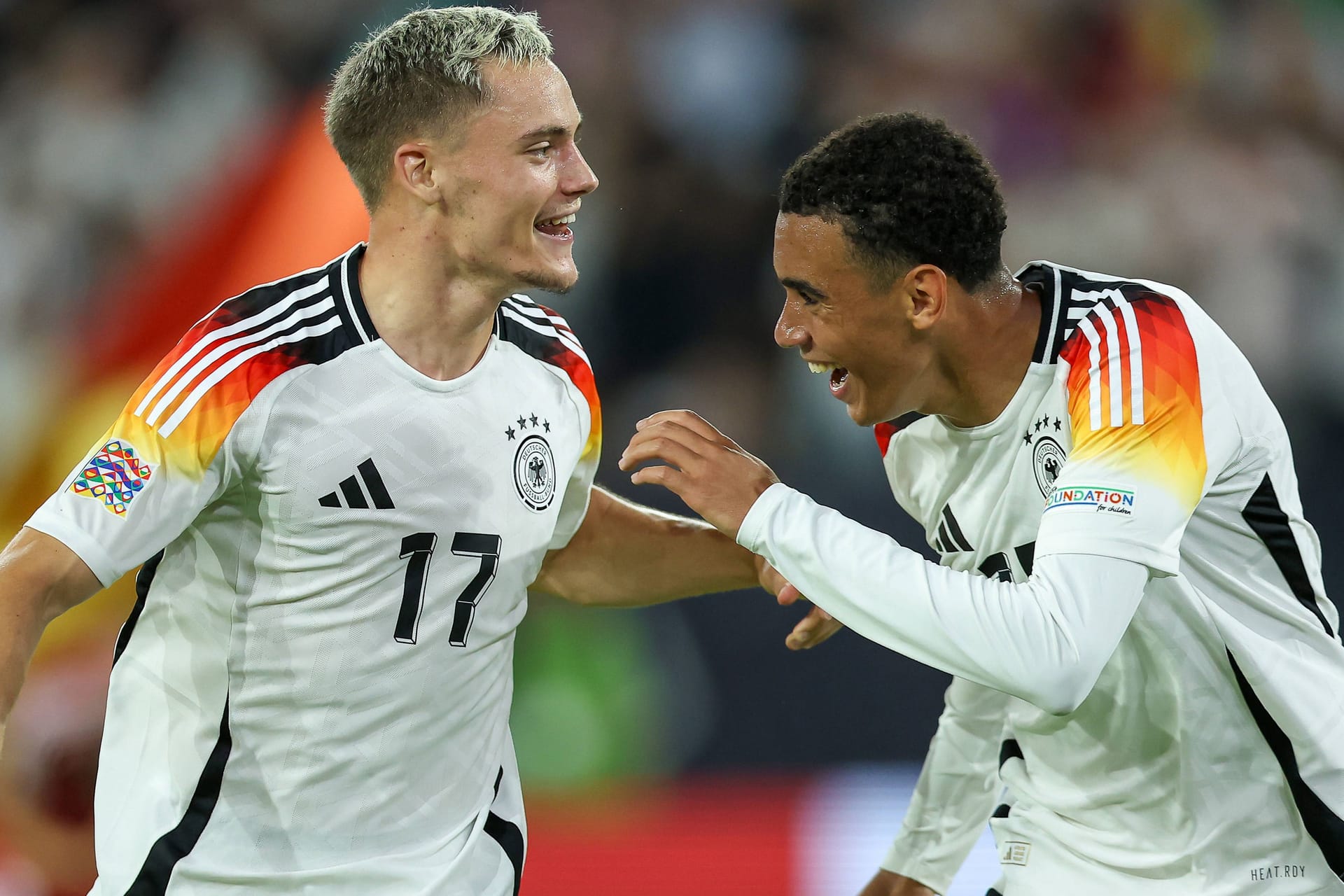 Florian Wirtz (l.) und Jamal Musiala: Die beiden Nationalspieler kämpfen um die nächste Runde in der Nations League.