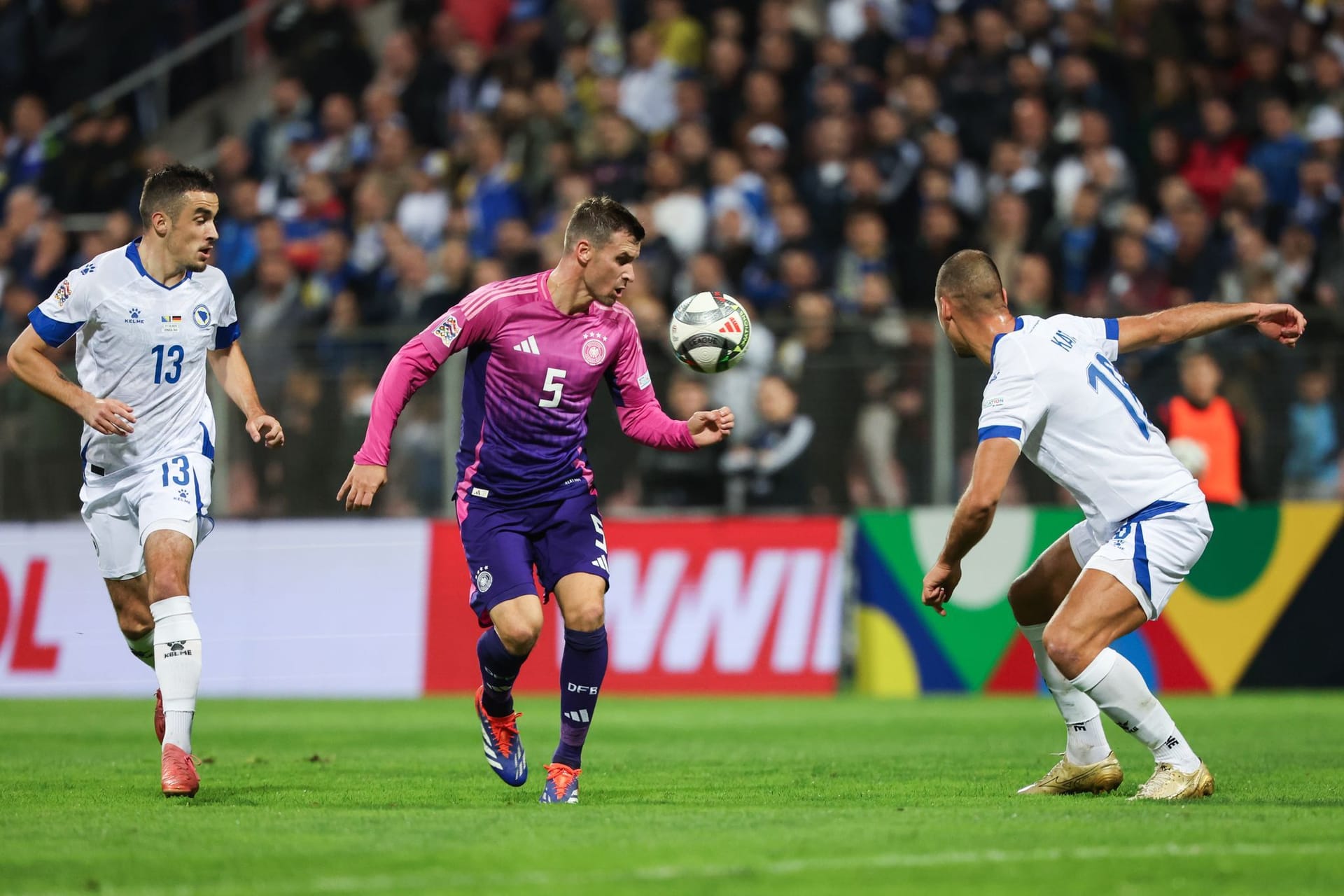 Pascal Groß (bis 90. Minute): Der neue Dortmunder fungierte immer wieder als Spielmacher der deutschen Elf. Übernahm die Verantwortung für einen verlorenen Ball und erkämpfte ihn zurück (4.). Fasste sich aus knapp 20 Metern ein Herz und zog ab, der Warnschuss ging aber knapp vorbei (25.). Tolle Übersicht in der zweiten Hälfte, als er blind einen Ball auf Mittelstädt weiterleitet (58.). Musste nach 90 Minuten für Innenverteidiger Anton weichen. Guter Auftritt. Note: 2