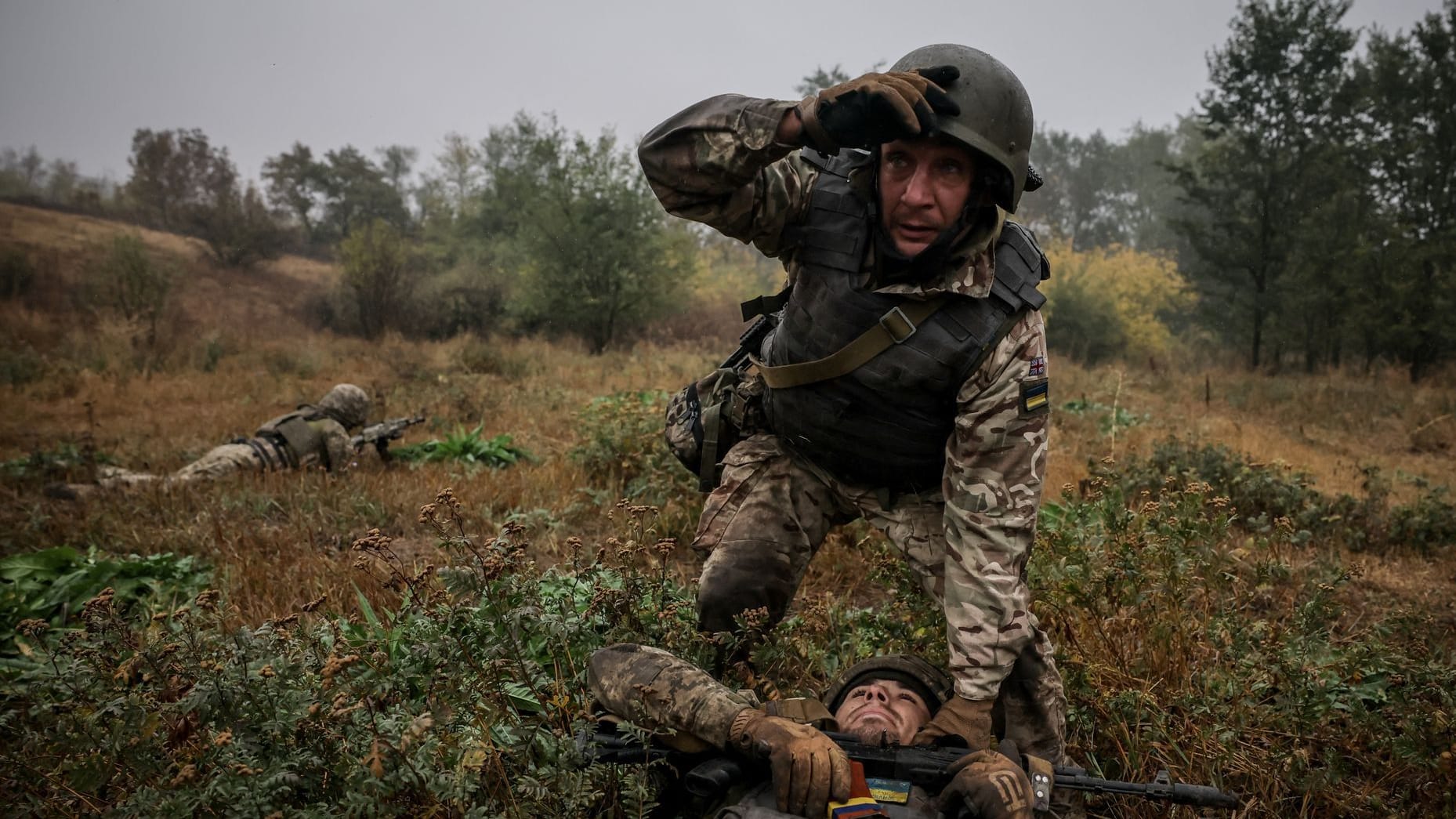 Ukrainische Soldaten trainieren bei einem Manöver: Wladimir Putin sendet bisher keine Signale, dass er über einen Frieden im Ukrainekrieg verhandeln möchte.