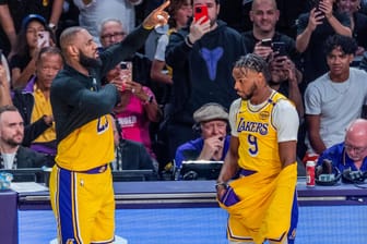 LeBron James (l.) und sein Sohn Bronny: Sie haben zusammen für die Lakers gespielt.