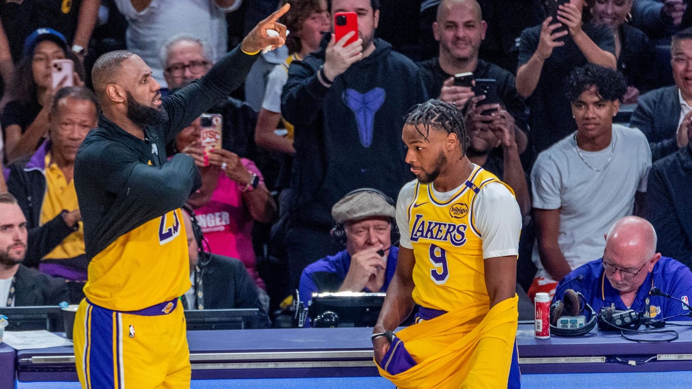 LeBron James (l.) und sein Sohn Bronny: Sie haben zusammen für die Lakers gespielt.