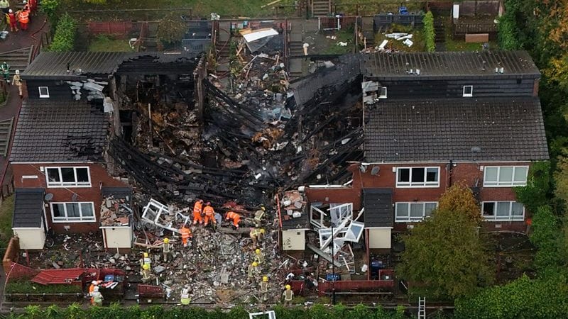 Ein zerstörtes Haus nach einem Brand infolge einer Explosion: Dabei ist ein Siebenjähriger gestorben.