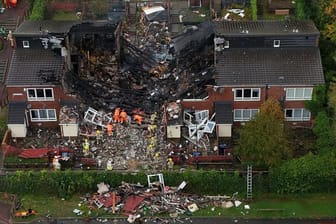 Ein zerstörtes Haus nach einem Brand infolge einer Explosion: Dabei ist ein Siebenjähriger gestorben.