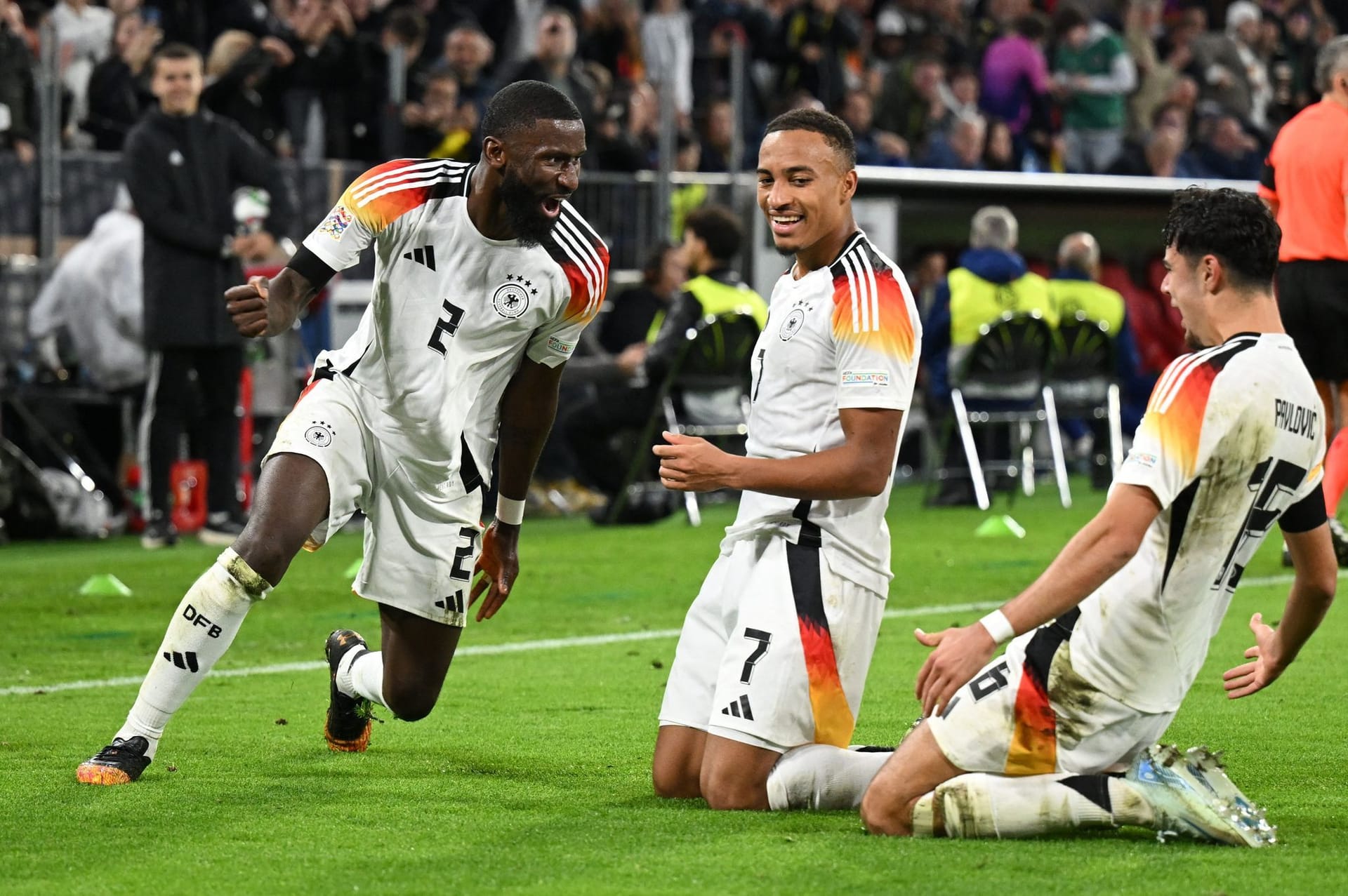 Die deutsche Nationalmannschaft hat auch die Niederlande mit 1:0 besiegt und damit die Tabellenführung in der Nations League ausgebaut. Der Siegtreffer gelang Jamie Leweling, der damit ein Traumdebüt für die DFB-Elf feierte. Andere enttäuschten dagegen. Die Einzelkritik.