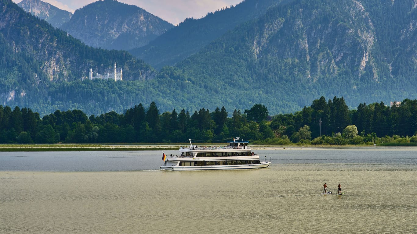 Beste Sicht auf Schloss Neuschwanstein (Archivbild): Im Sommer ist der Forggensee ein beliebtes Ausflugs- und Naherholungsgebiet.