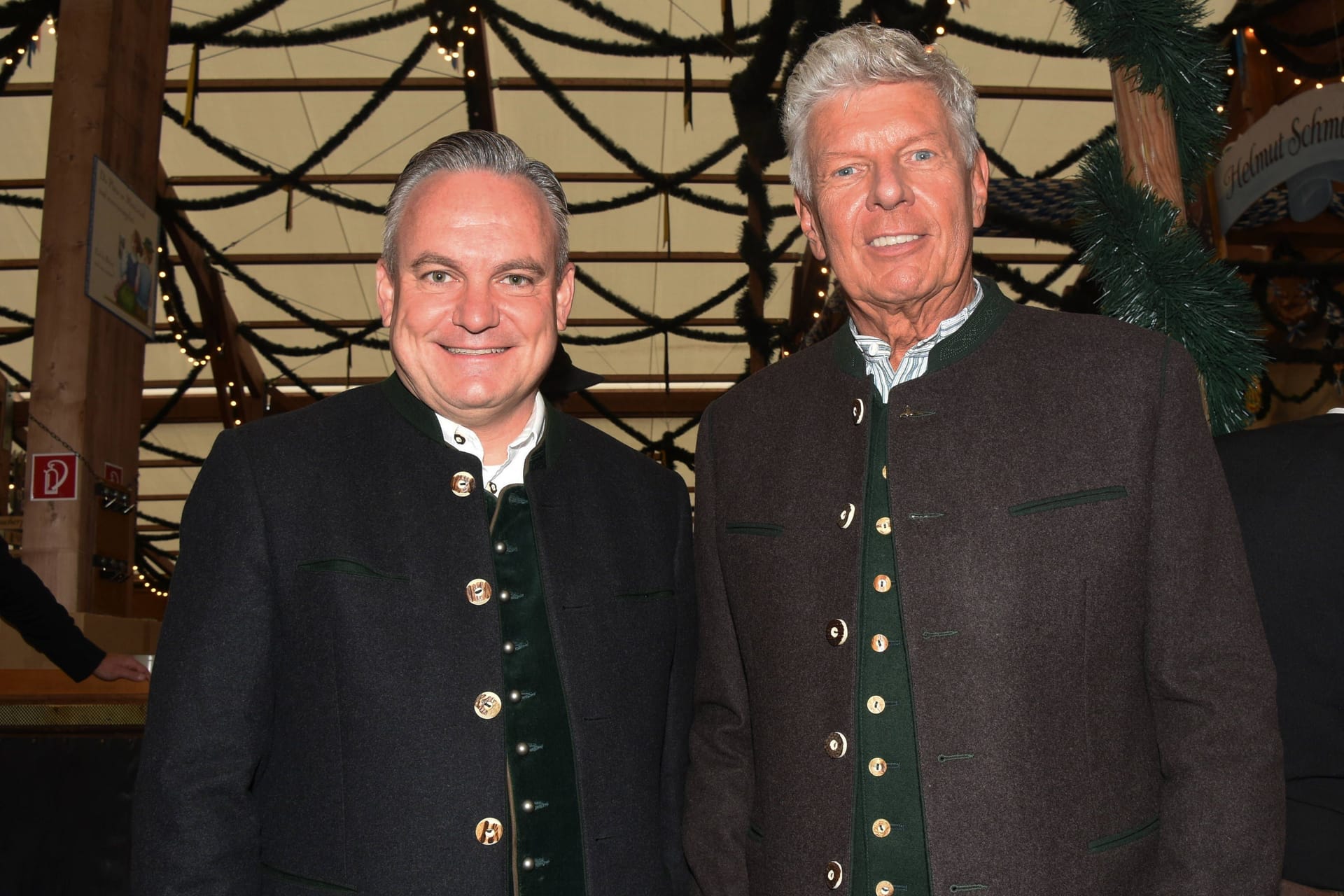 Christian Scharpf (l.) und Dieter Reiter auf der Oidn Wiesn (Archivbild): Als Wirtschaftsreferent übernimmt der 53-Jährige zugleich auch das Amt als Wiesnchef.