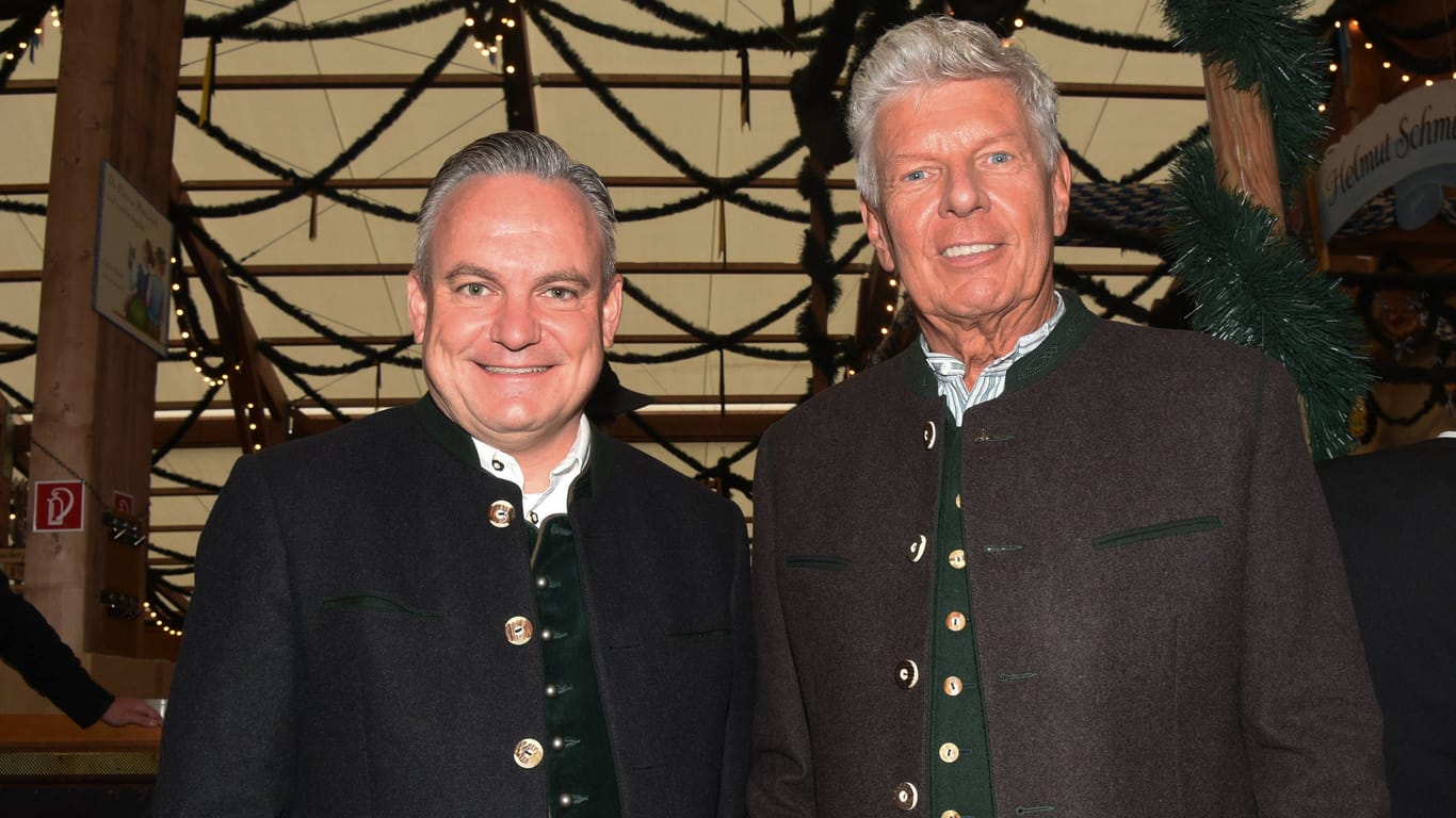 Christian Scharpf (l.) und Dieter Reiter auf der Oidn Wiesn (Archivbild): Als Wirtschaftsreferent übernimmt der 53-Jährige zugleich auch das Amt als Wiesnchef.