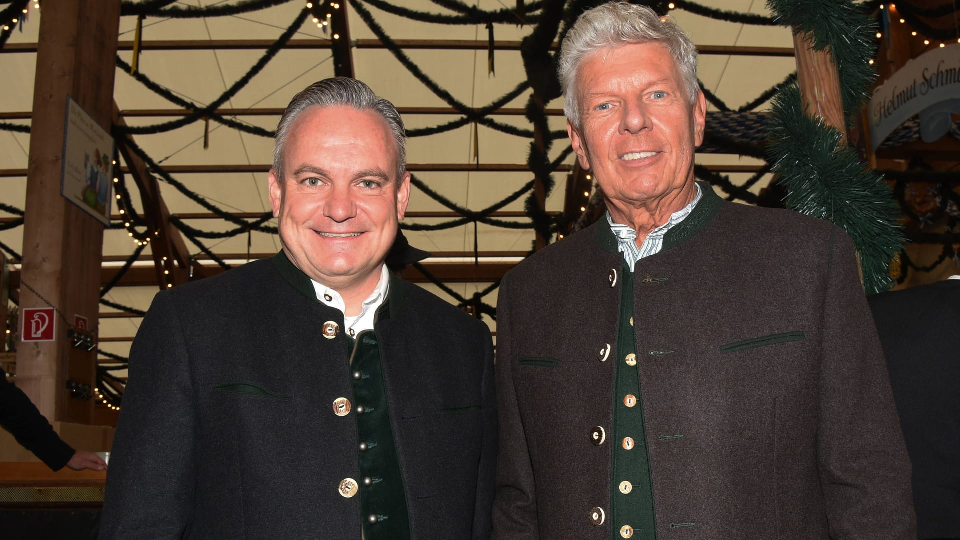 Christian Scharpf (l.) und Dieter Reiter auf der Oidn Wiesn (Archivbild): Als Wirtschaftsreferent übernimmt der 53-Jährige zugleich auch das Amt als Wiesnchef.