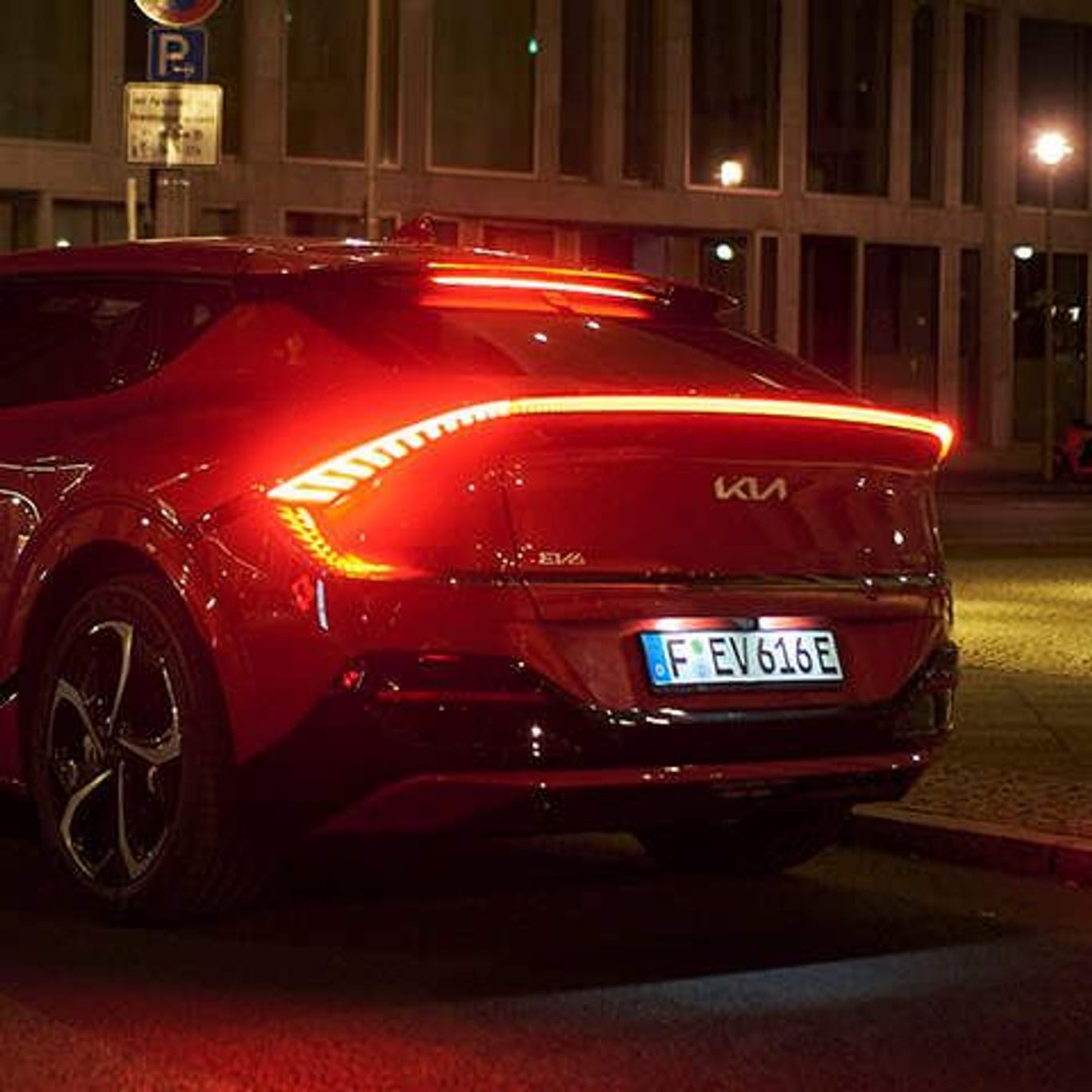 Der Kia EV6 GT-Line besticht mit einem Schnellladesystem und weiteren innovativen Features.