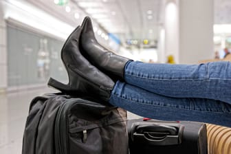 Wir präsentieren Ihnen trendige und komfortable Stiefeletten, die ideal für die Herbstsaison geeignet sind. (Symbolbild)