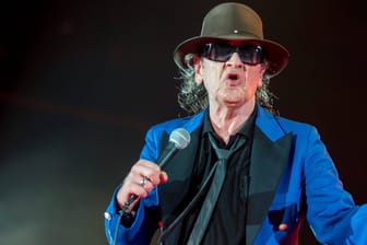 Udo Lindenberg auf der Bühne (Archivbild): Der Panikrocker hat einen seiner bekanntesten Hits an Unicef verschenkt.