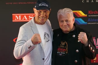 Kampfsportler unter sich: Ex-Boxer Axel Schulz (l.) feierte mit "Ritze"-Chef und Kickbox-Weltmeister Carsten Marek.