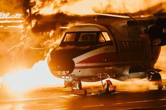 Das brennende Flugzeug: Die Übung wurde so realistisch wie möglich gestaltet.