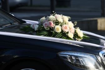 Hochzeitskorso (Symbolbild): In Österreich stießen fünf Autos zusammen.