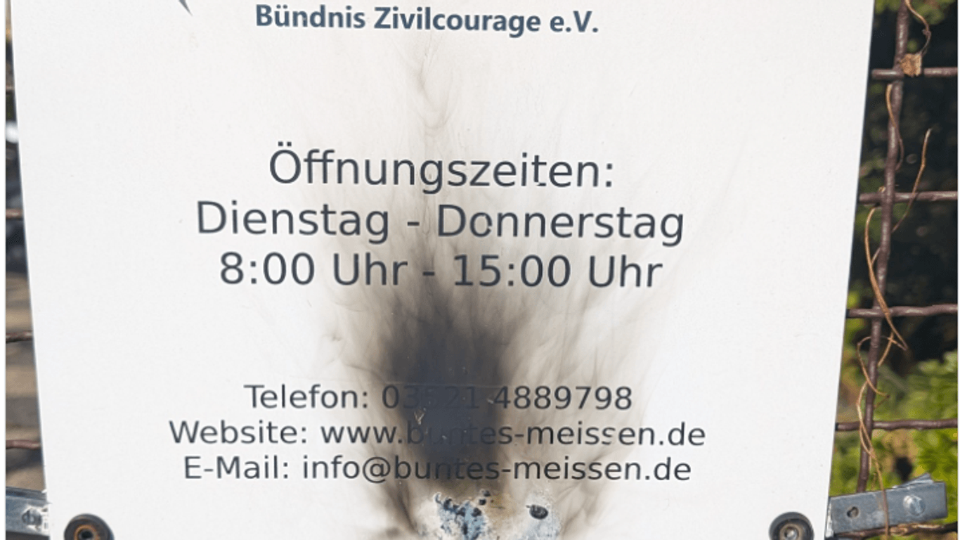 Vor zwei Wochen wurde das Vereinsschild am Büro in Meißen-Triebischtal angebrannt: