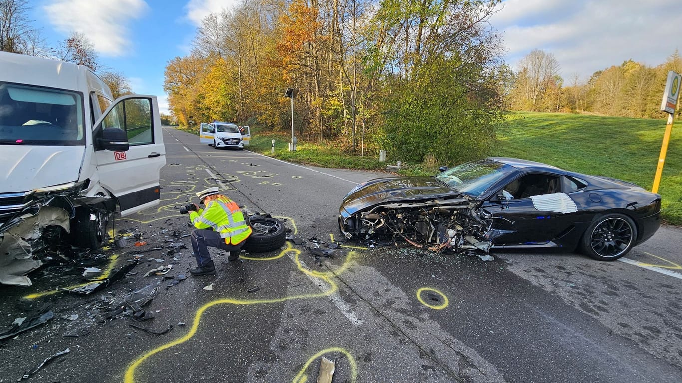 Unfall mit Sportwagen