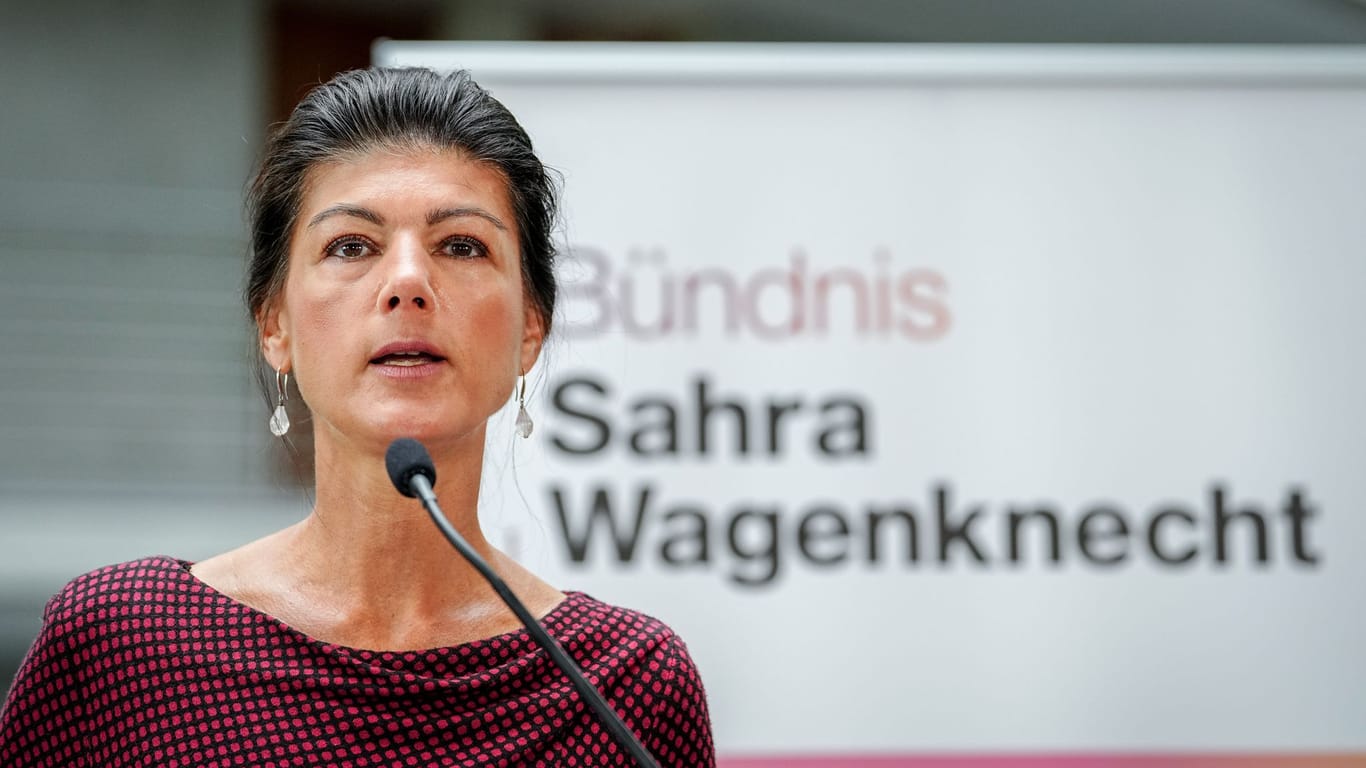 Sahra Wagenknecht (BSW) gibt ein Pressestatement.