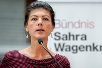 Sahra Wagenknecht (BSW) gibt ein Pressestatement.