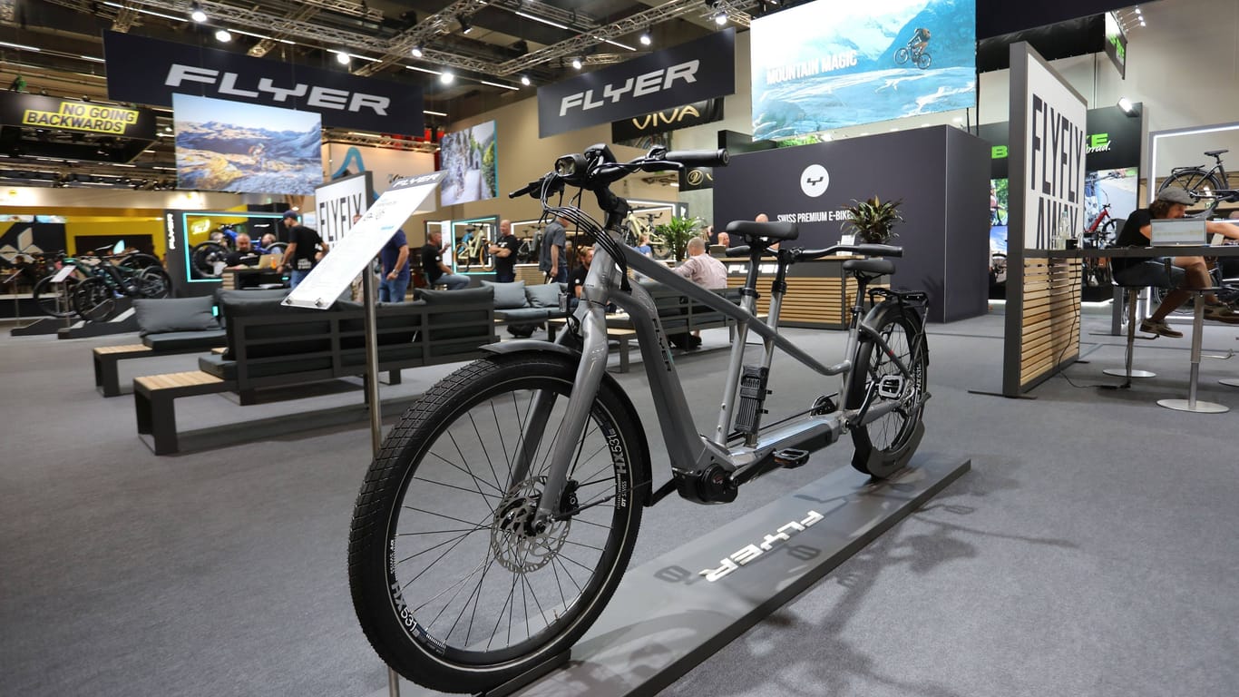 Ein Flyer-E-Bike auf einer Messe (Archivbild): Der Schweizer Hersteller hat mit großen Problemen zu kämpfen.