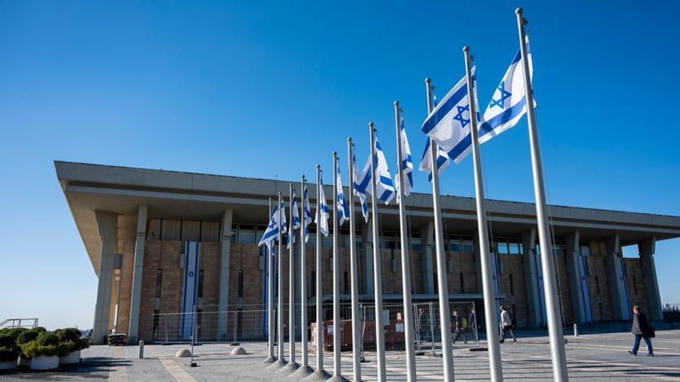 Das israelische Parlament in Jerusalem (Symbolbild): Die Knesset hat dem UN-Palästinensernetzwerk die Arbeit auf dem israelischen Staatsgebiet verboten.