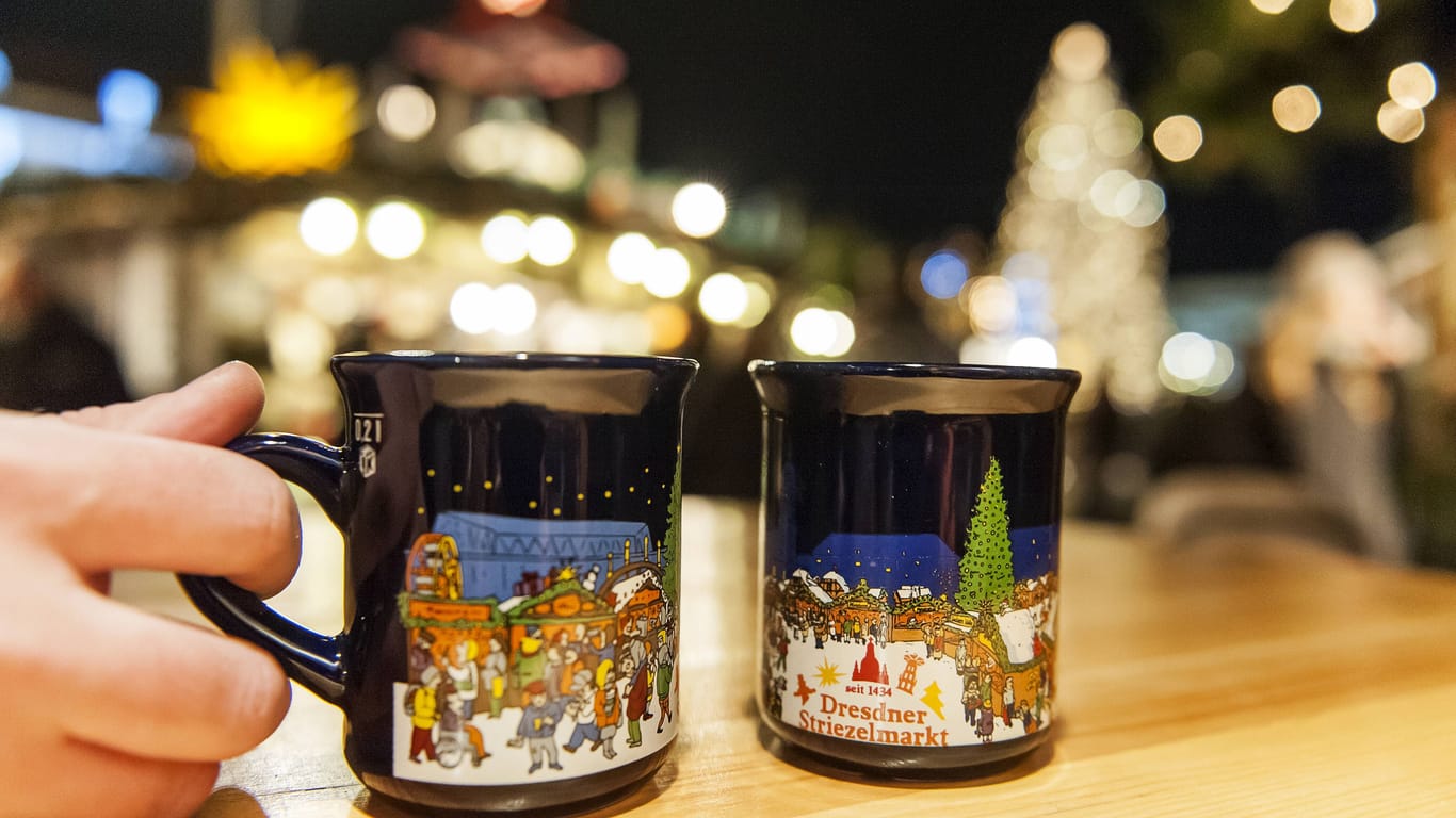 Glühwein für einen Euro wird es demnächst auf einem Weihnachtsmarkt in Frankfurt geben (Symbolfoto).