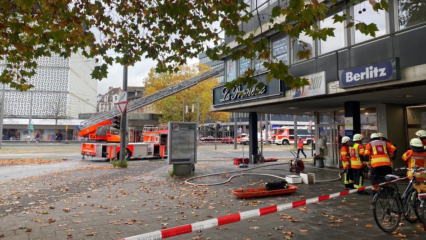 Brand am Waisenhausdamm: Die Feuerwehr ist in der Braunschweiger Innenstadt im Einsatz.