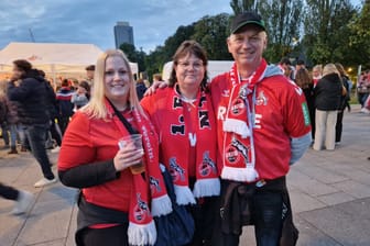 Ein Fan des 1. FC Köln beim Abschiedsspiel von Lukas Podolski: Die Anhänger wünschen sich eine Rückkehr der Vereinsikone.