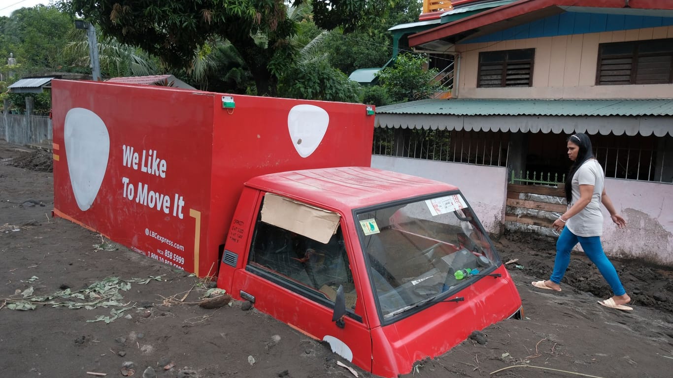 Tropensturm Trami auf den Philippinen