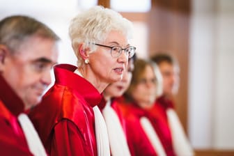 Richter des Bundesverfassungsgerichts bei einer Urteilsverkündung: Das höchste deutsche Gericht ist nicht krisenfest genug.