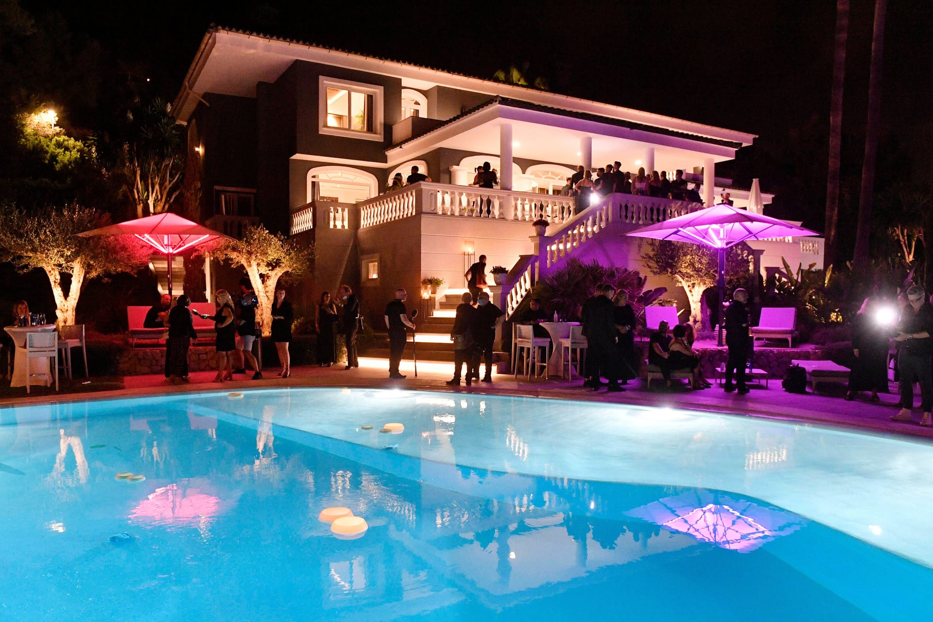 Symbolbild: Bei dieser Luxusvilla handelt es sich nicht um das im Folgenden beschriebene Verkaufsobjekt.