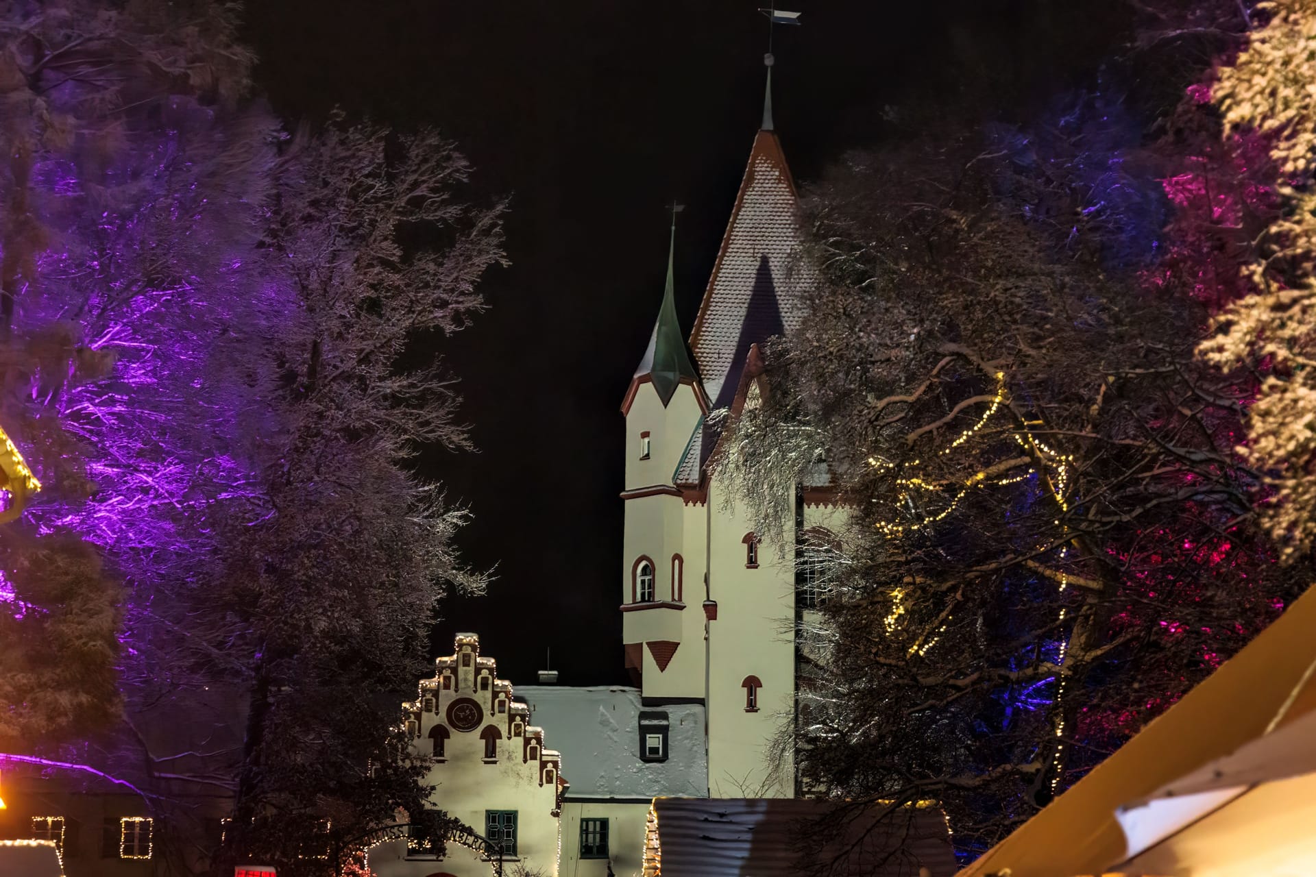 Germany, Kaltenberg 17.12.2022, entrance to Christmas market and fairy tale market at Kaltenberg castle with festive lighting.