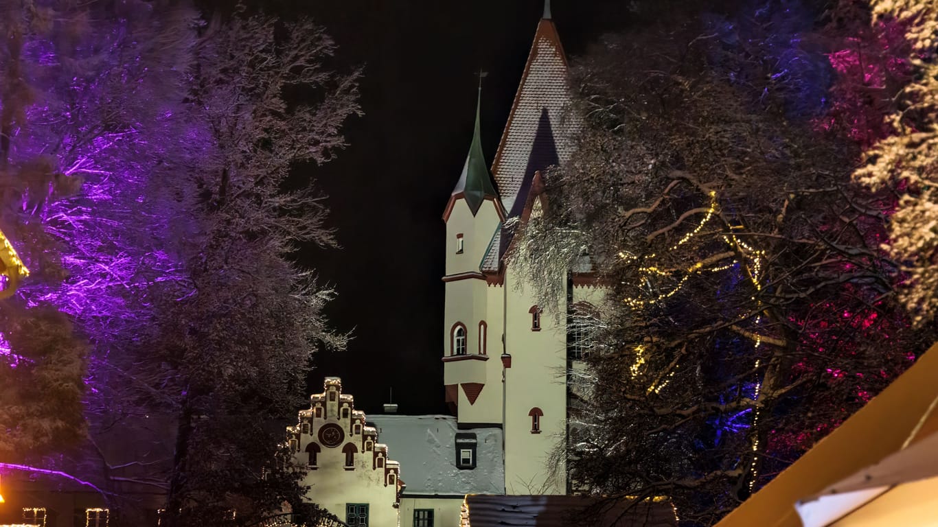 Germany, Kaltenberg 17.12.2022, entrance to Christmas market and fairy tale market at Kaltenberg castle with festive lighting.