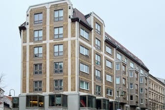 Eckgebäude Weinmeisterstraße 8 / Neue Schönhauser Straße 1: Dieses Gebäude steht seit Kurzem unter Denkmalschutz