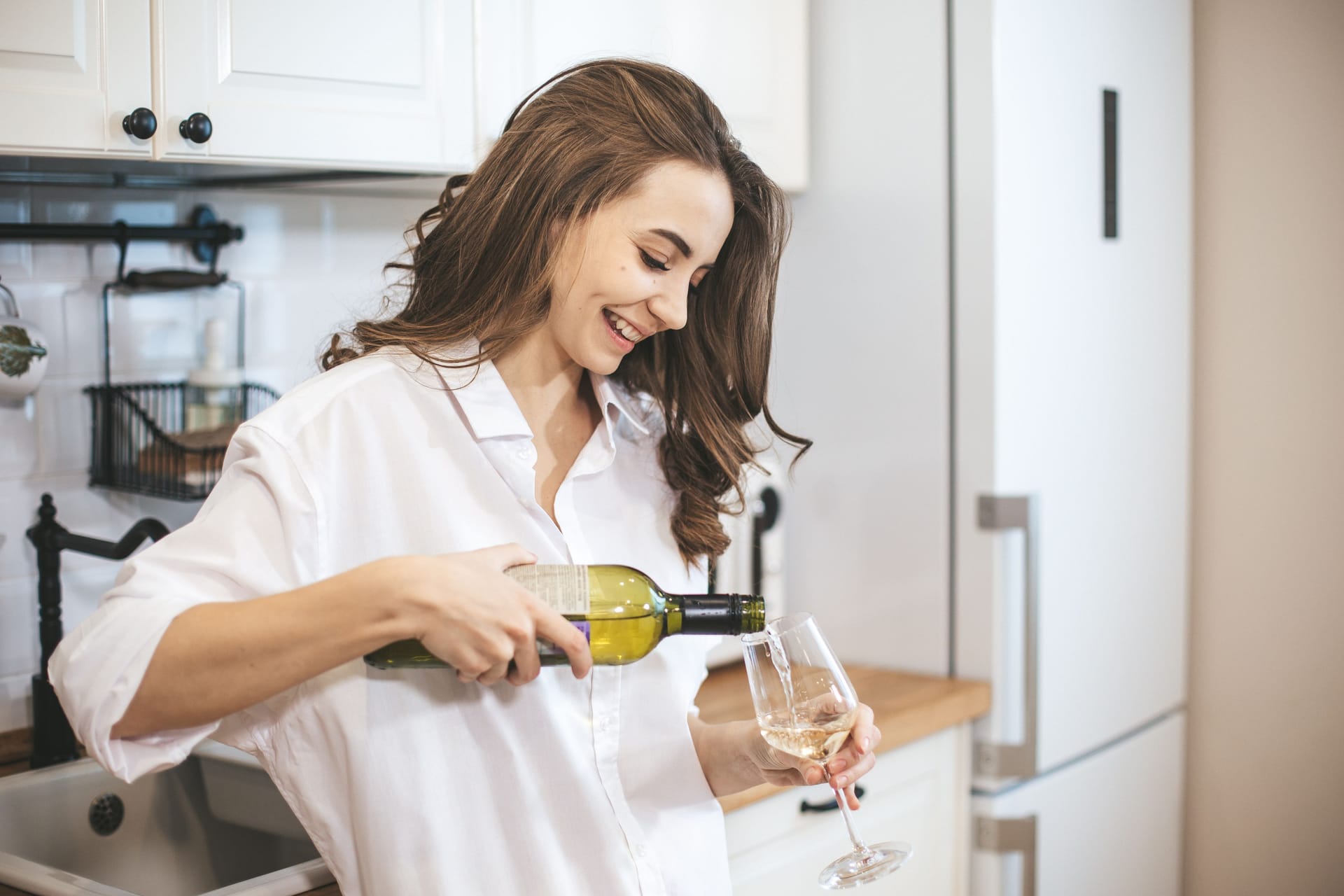 Alkohol trinken: Bei Frauen und Männern ergeben sich unterschiedliche Alkoholmengen im Blut.