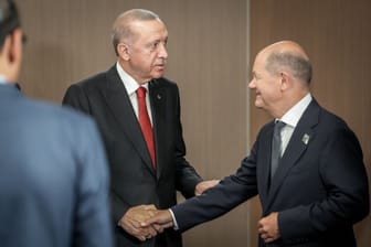 Bundeskanzler Scholz (r.) und der türkische Präsident Erdogan