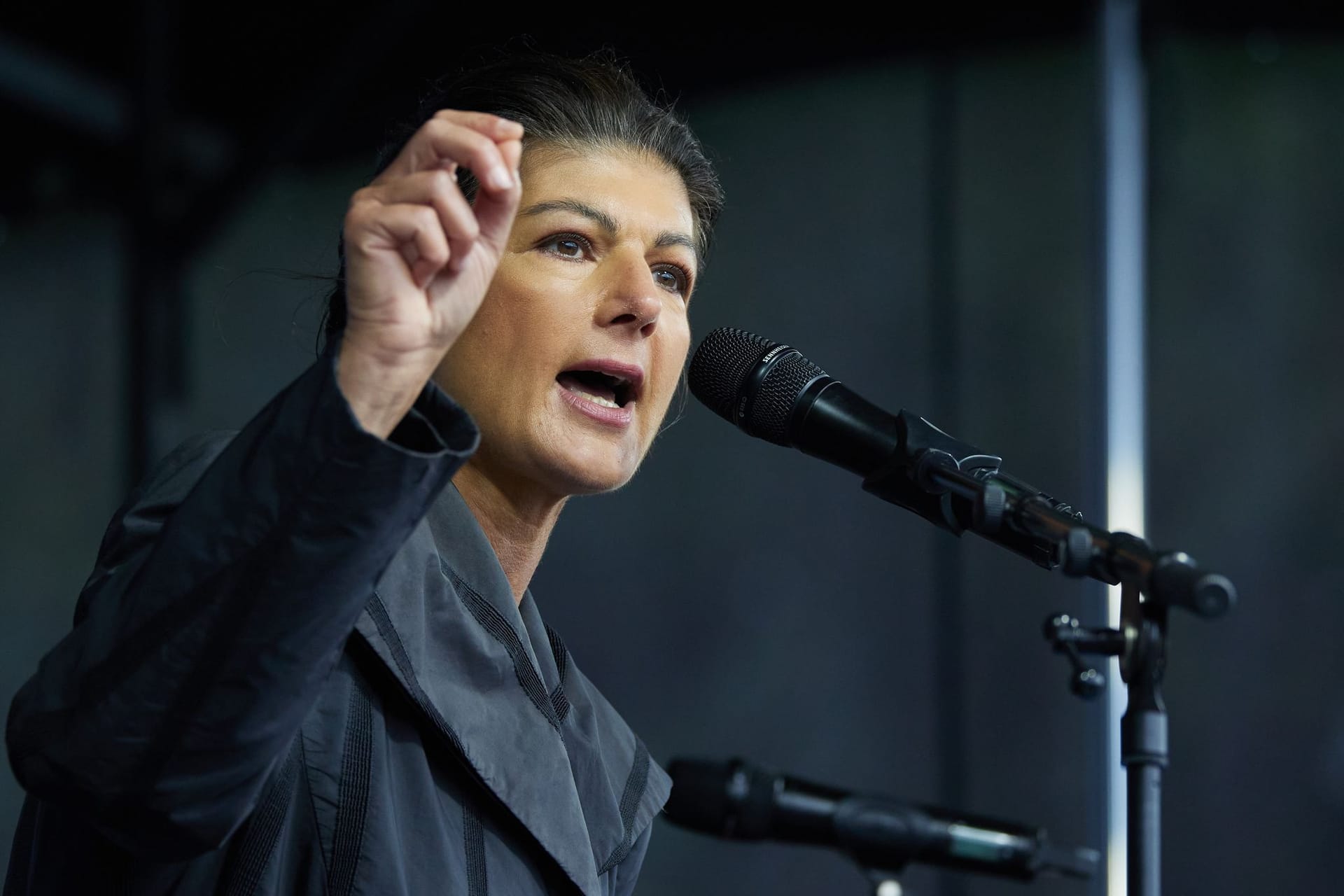 Sahra Wagenknecht, Parteivorsitzende von BSW, spricht während einer Demonstration des Bündnisses "Nie wieder Krieg".