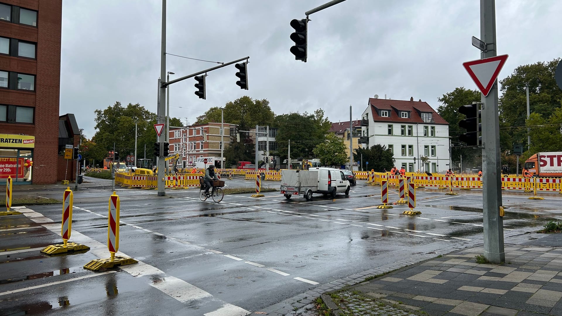 Die Ampeln sind außer Betrieb: An der Kreuzung zwischen Radeklint und Inselwall herrscht Verwirrung.