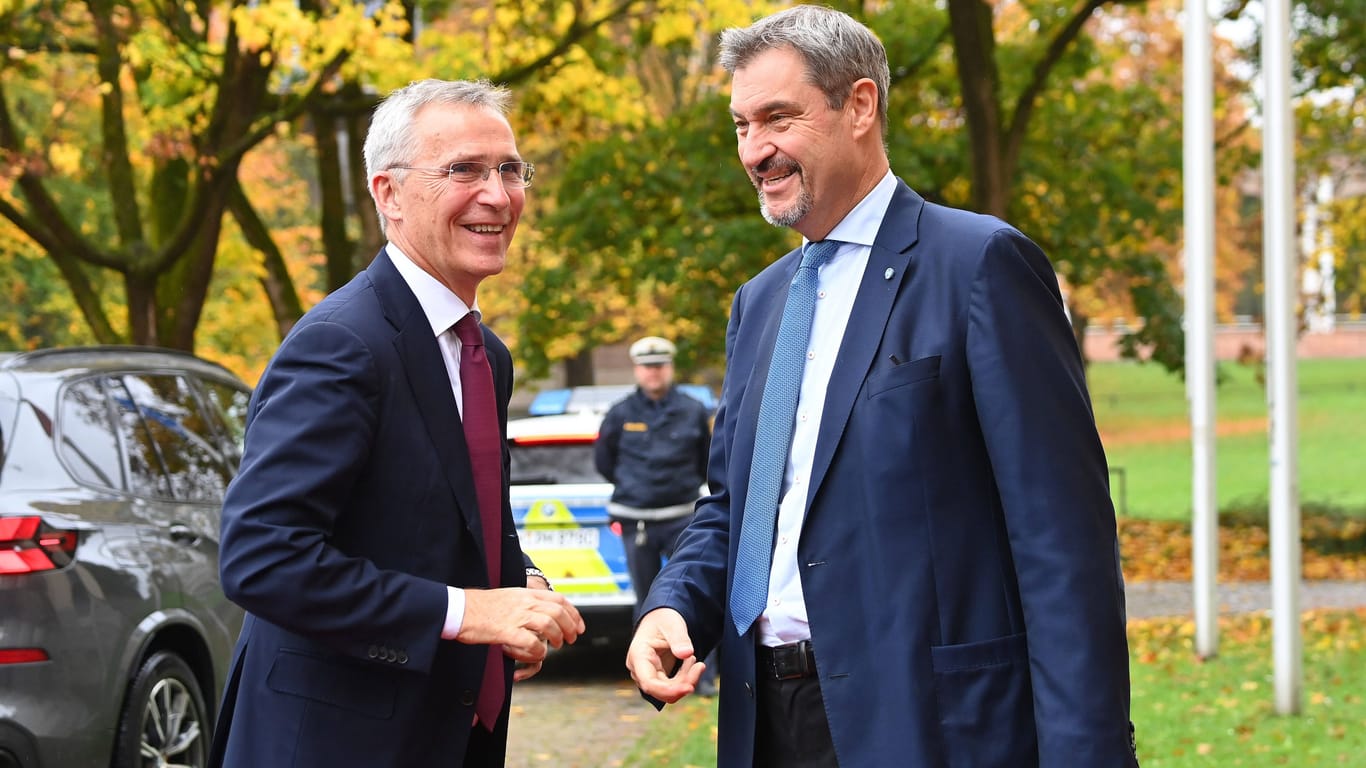 Jens Stoltenberg (l.) und Markus Söder: Erstmals wird die Sicherheitskonferenz Anfang 2026 unter der Leitung des ehemaligen Nato-Generalsekretärs stattfinden.